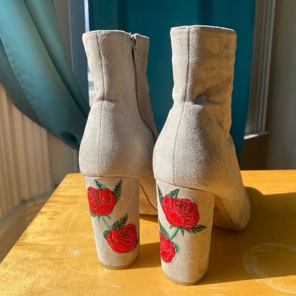 Gray & Rose Stitched Suede Heeled Boots Sz 10